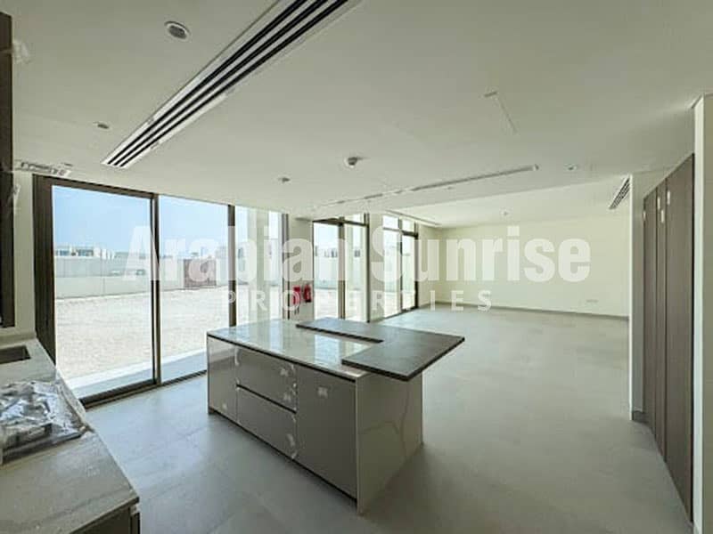 2 Jubail-Island-4BR-Villa-2334-Kitchen-1. jpg