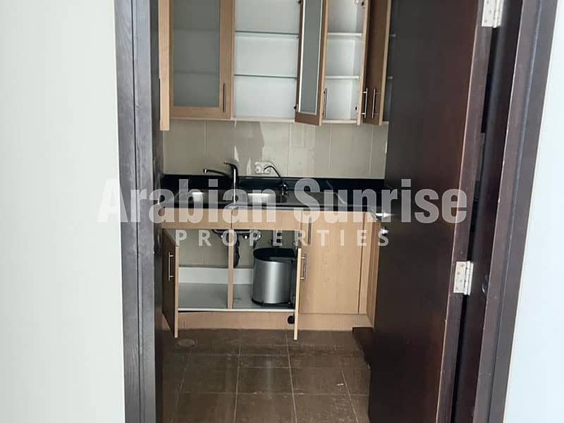 7 Sky Tower-1BR-4710-934sft-kitchen. jpg
