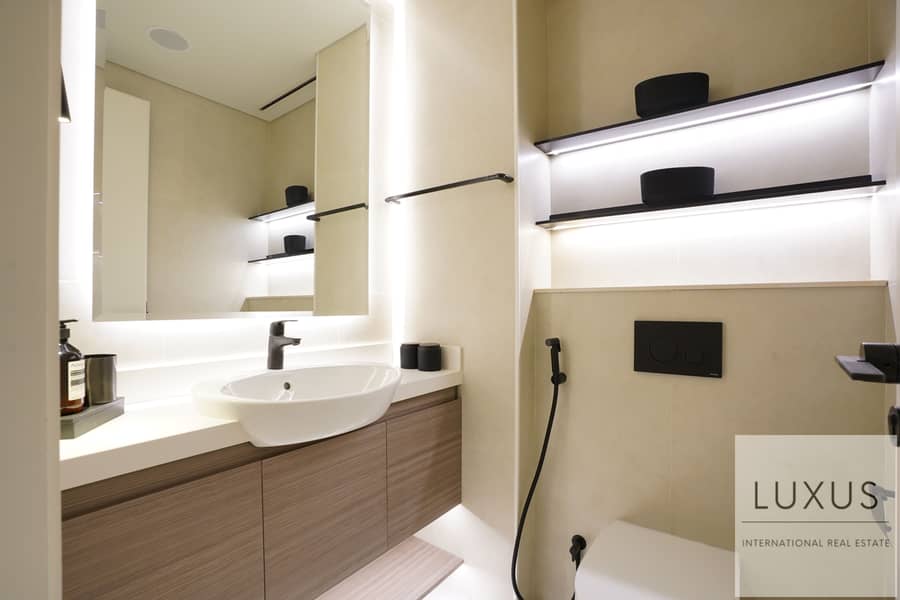 7 Bathroom. JPG
