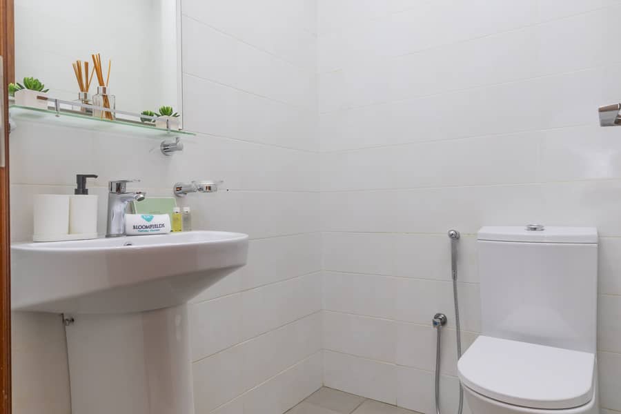8 1st Washroom. JPG