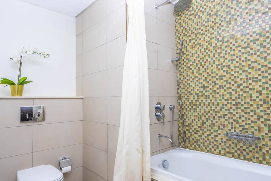 10 3rd Washroom (2). JPG