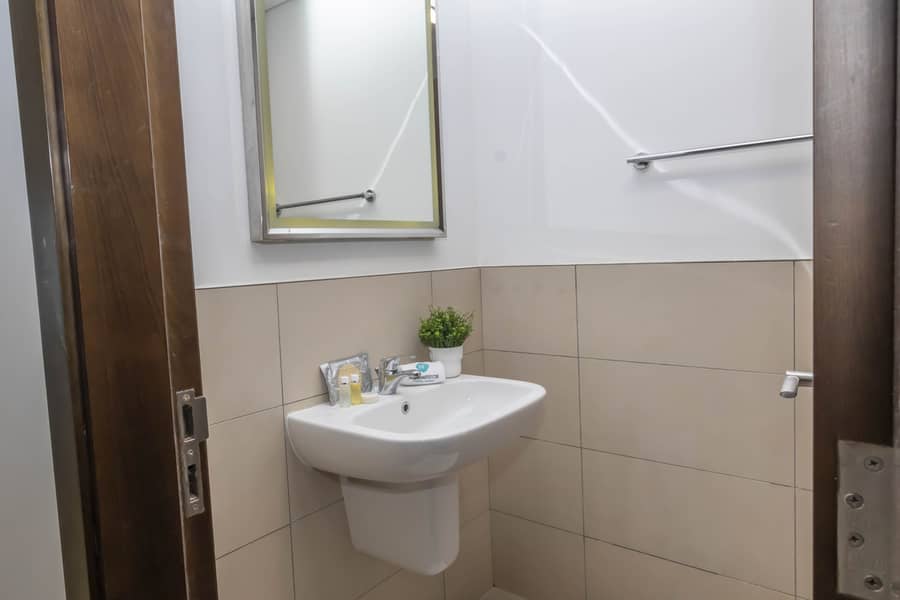 13 2nd Washroom (2). JPG