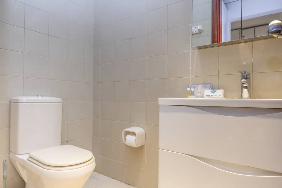10 2nd Washroom. JPG
