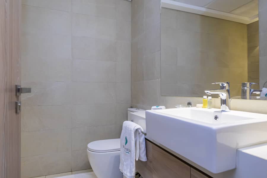 8 Washroom. JPG