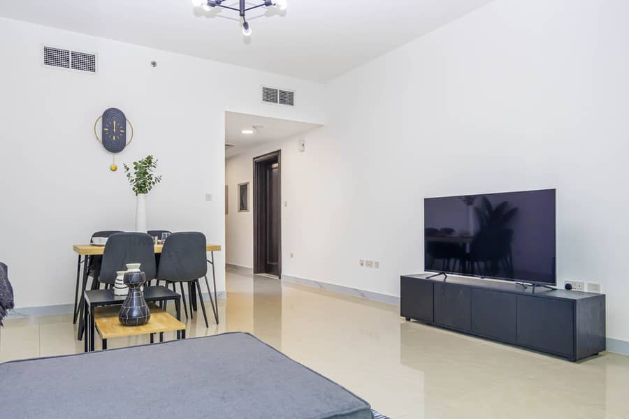 7 Livingroom - Dining 2. JPG