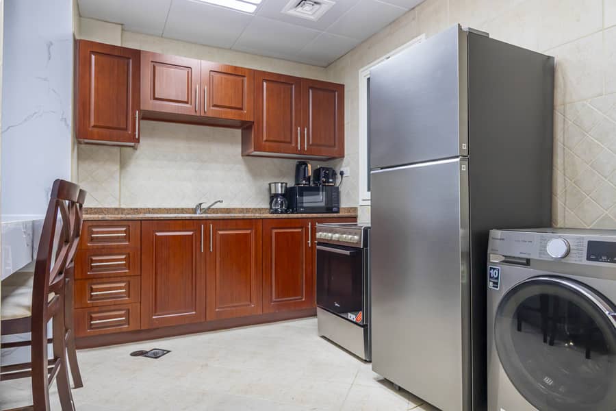 12 Kitchen 1. JPG