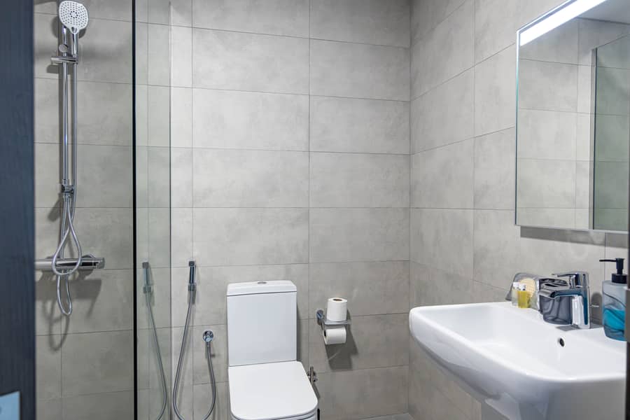 8 Washroom 1. jpg