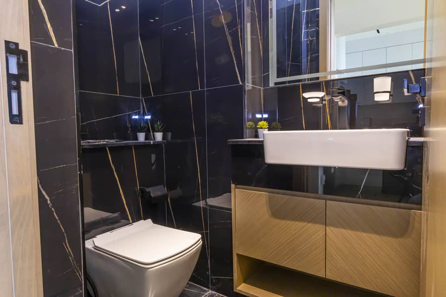 10 1st Washroom. JPG