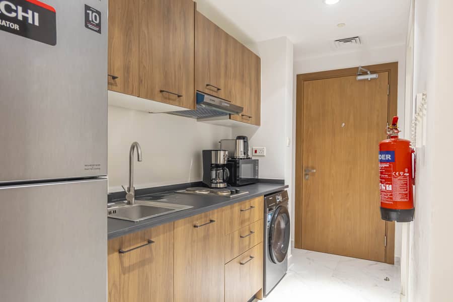 6 Kitchen 1. JPG
