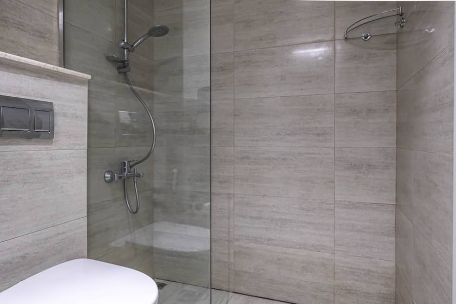 8 Washroom 2. JPG