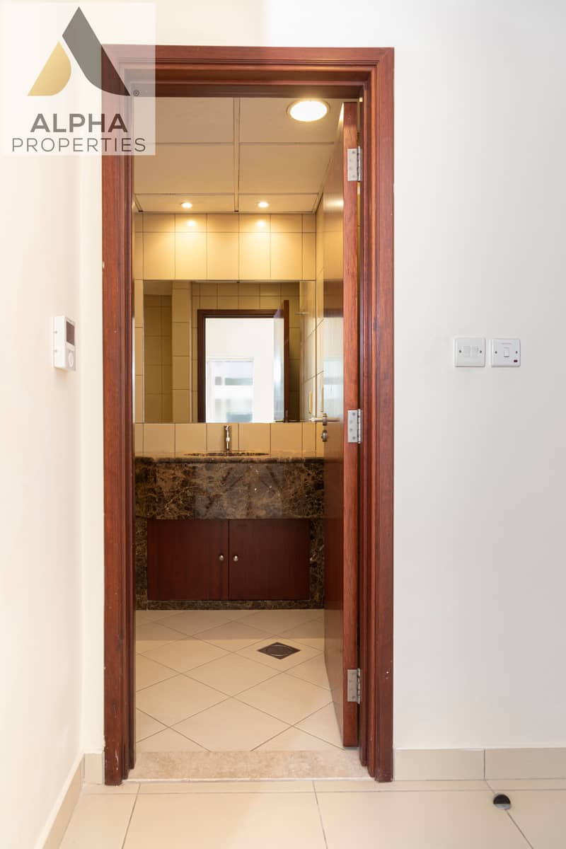 15 0S1A2580 Master bathroom 1. jpg