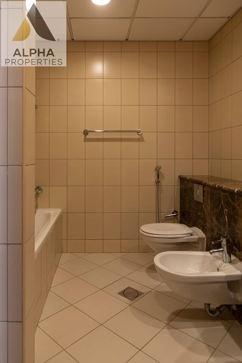 16 0S1A2583 Master Bathroom 2. jpg