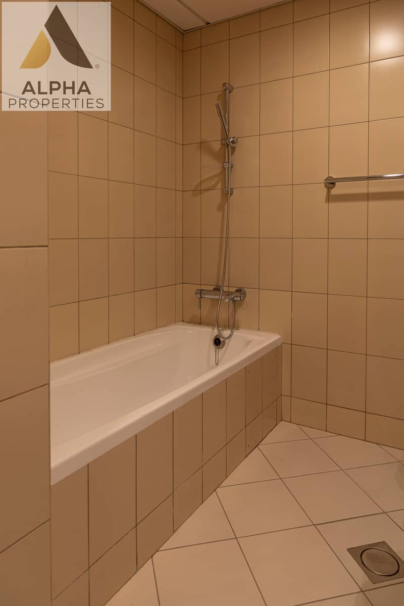 17 0S1A2587 Master Bathroom 3. jpg