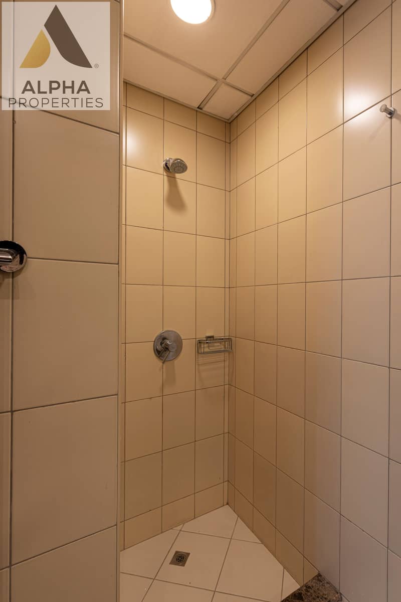 19 0S1A2596 Bathroom comon 2. jpg