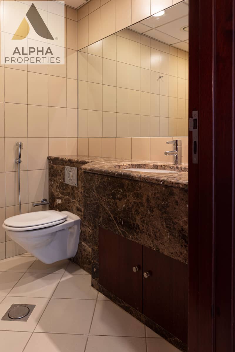20 0S1A2591 Bathroom comon 1. jpg