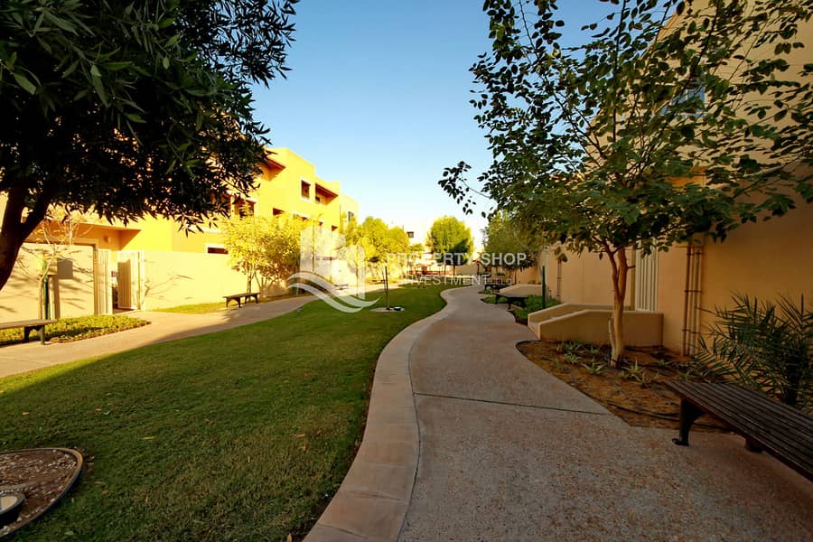 9 4-bedroom-townhouse-abu-dhabi-al-dar-al-raha-gardens-community-park. JPG