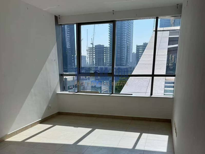 Gorgeous Lake View I Vacant I Prime Location