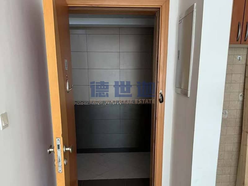 Gorgeous Lake View I Vacant I Prime Location - Image 17