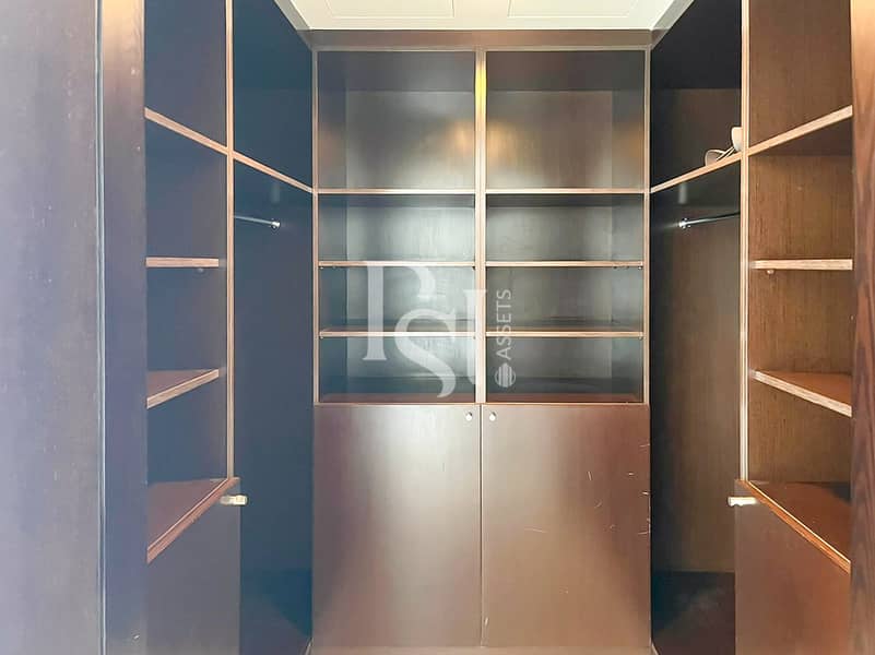 9 sky-tower-al-reem-island-shams-abu-dhabi-closet. JPG