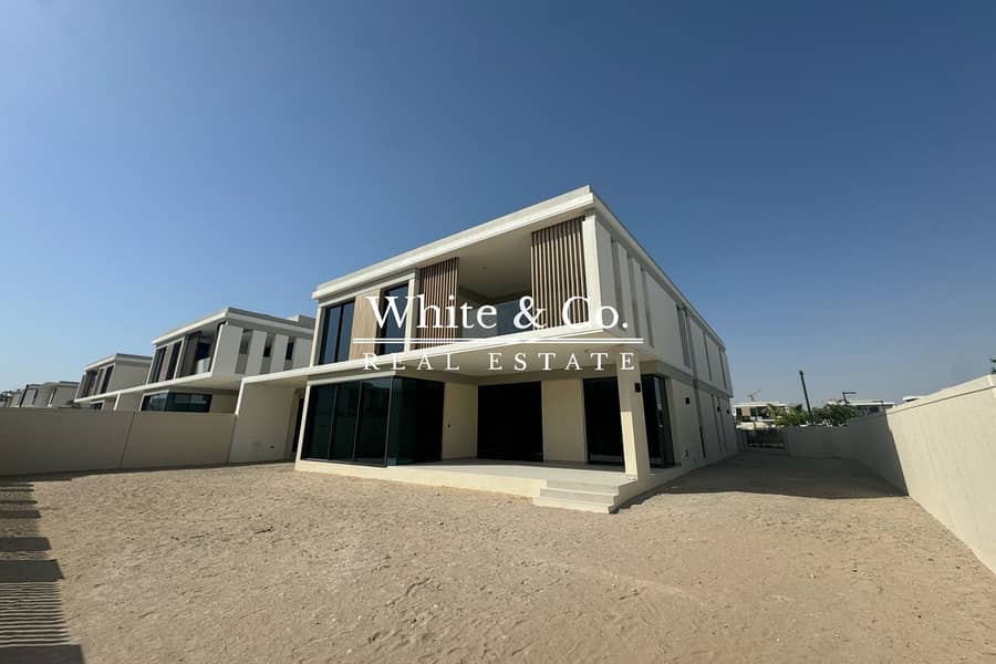 5 Bed Large | Corner Plot | Fully Upgraded