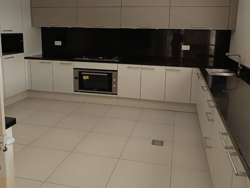 4 KITCHEN. jpg