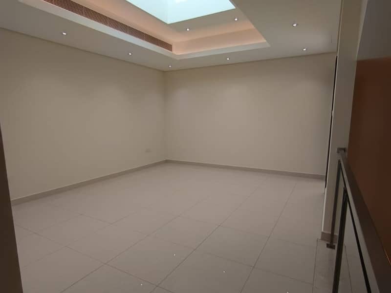 11 FIRST FLOOR - LIVING ROOM. jpg