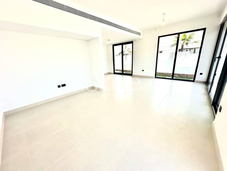 位于蒂拉尔阿尔加夫综合社区,奥拉别墅区 4 卧室的别墅 320000 AED - 11498090 位于蒂拉尔阿尔加夫综合社区,奥拉别墅区 4 卧室的别墅 320000 AED - 11498090