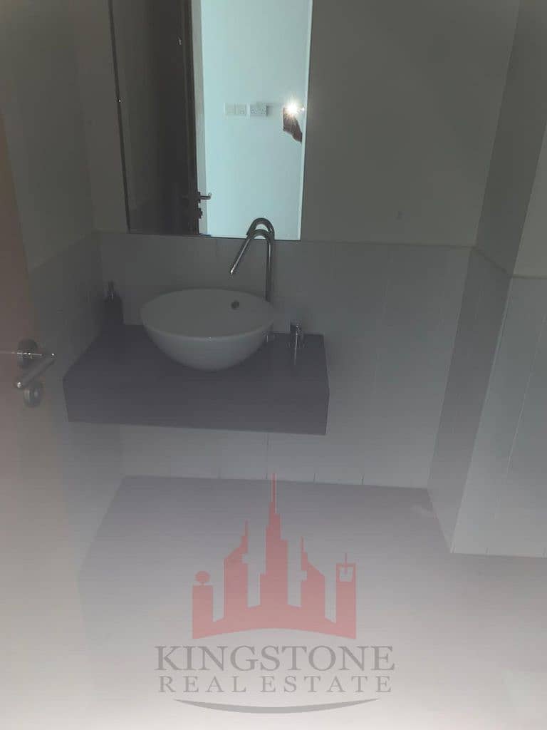 11 washroom. jpg