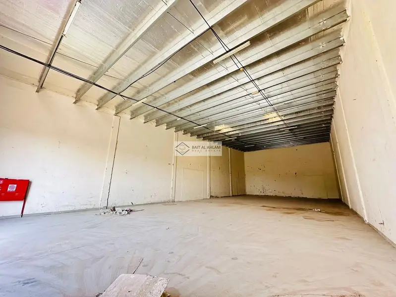2700 sqft Warehouse For rent industrial area 18,Sharjah - View 3