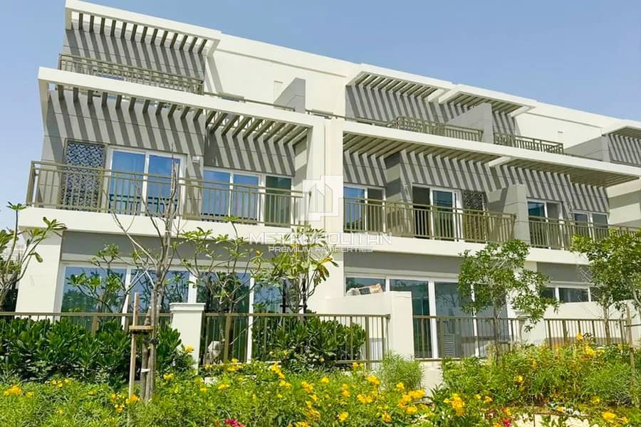 Corner Plot | Single Row | Near to Park Corner Plot | Single Row | Near to Park