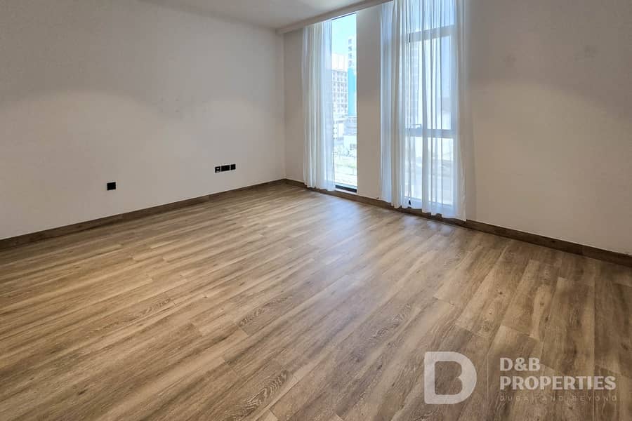 Unfurnished | Pool View | Spacious Layout Unfurnished | Pool View | Spacious Layout