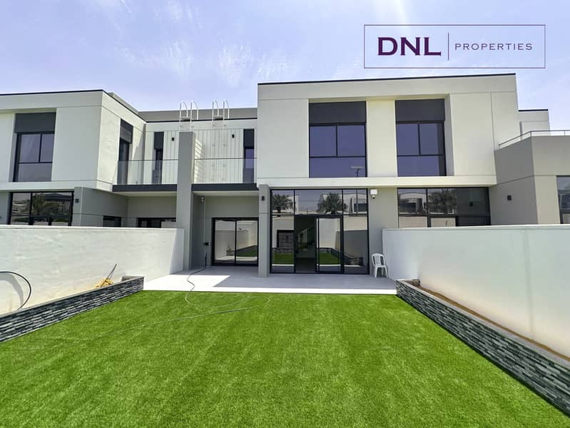 Single Row | Landscaped Garden | Large Plot Single Row | Landscaped Garden | Large Plot