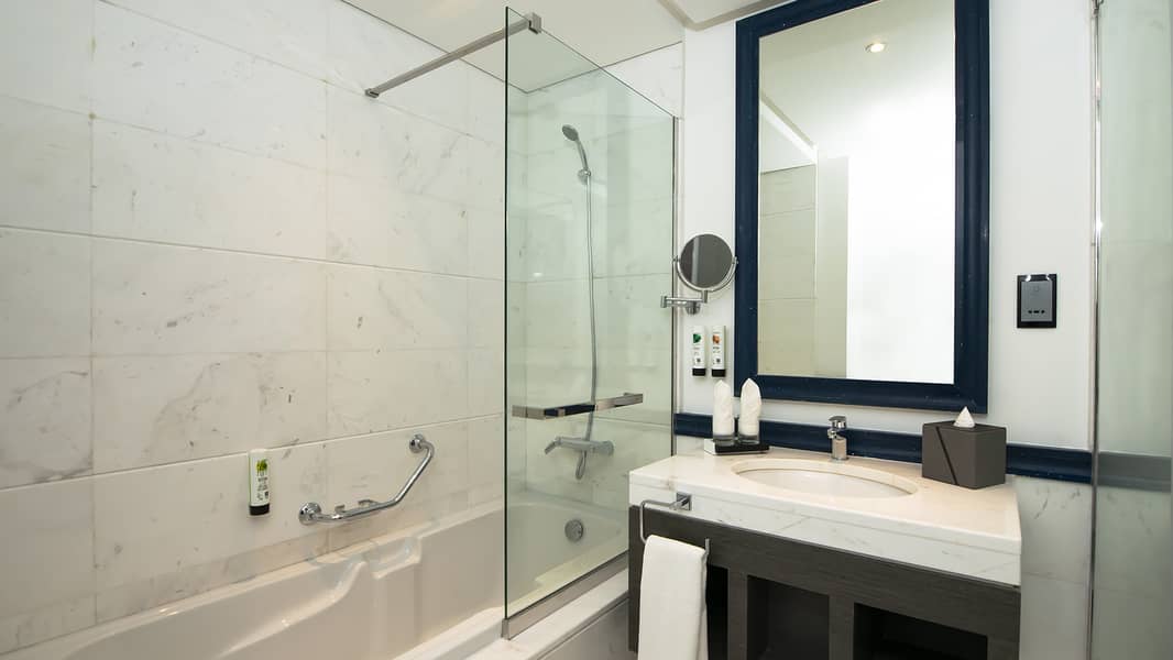 6 Deluxe Room (5). jpg