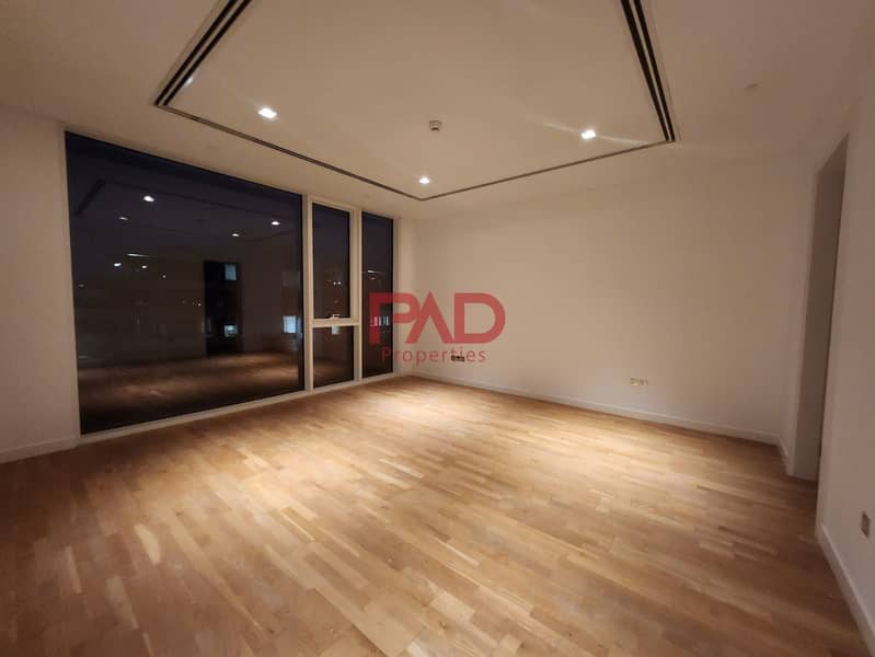 10 bd18e60a-a395-43dc-a292-943cf0fc1be9. jpg