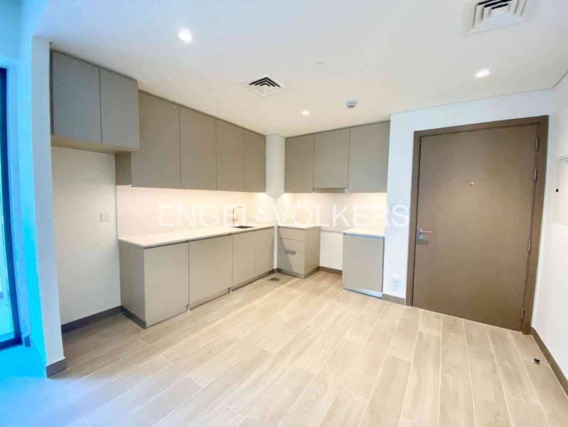 Luminous| Pool View | Spacious | Direct Gym Access Luminous| Pool View | Spacious | Direct Gym Access