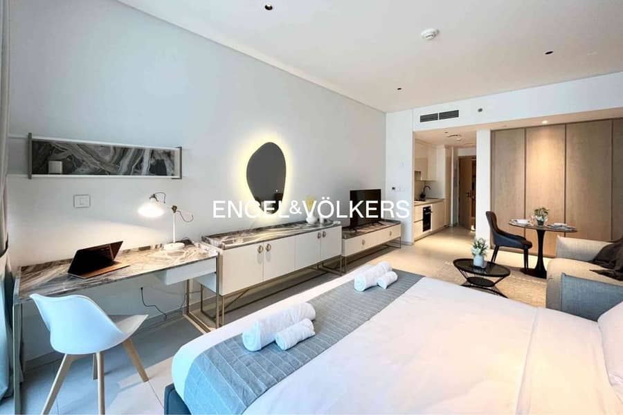 Fully Furnished | Canal View | Vacant Mid-May Fully Furnished | Canal View | Vacant Mid-May
