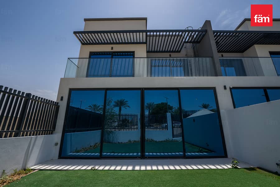 Amazing Location | Corner Unit | Vacant | En Suite Amazing Location | Corner Unit | Vacant | En Suite