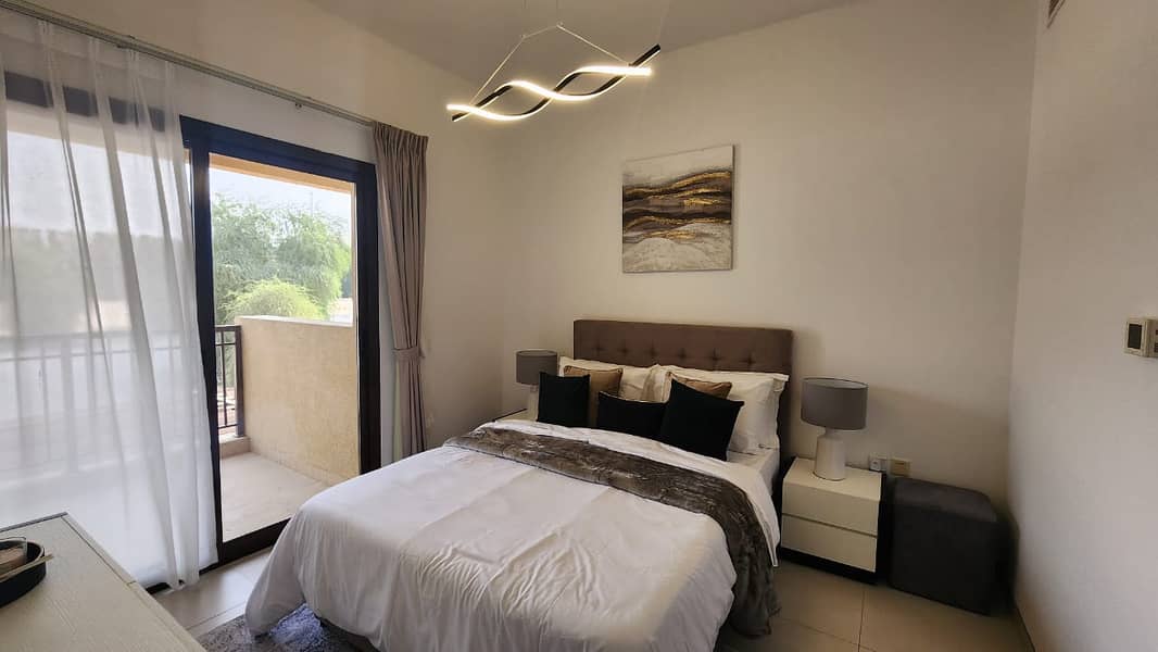 28 queen bedroom. jpeg