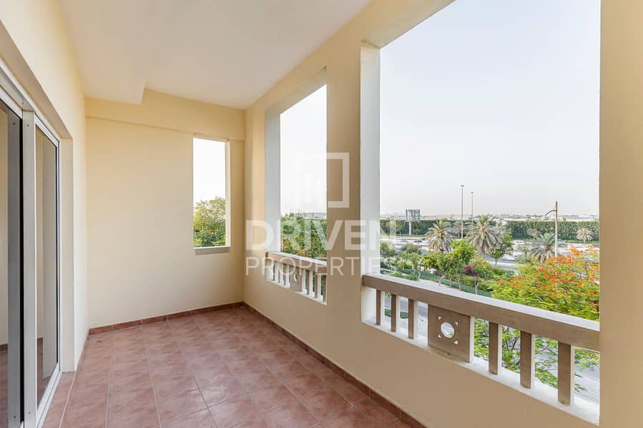 Spacious Unit with Maids Room | Bright and Modern Spacious Unit with Maids Room | Bright and Modern
