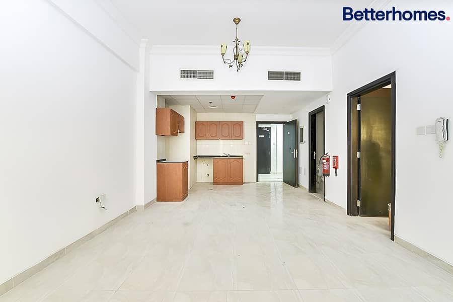 Unfurnished | Spacious | Pool | Ready to move Unfurnished | Spacious | Pool | Ready to move