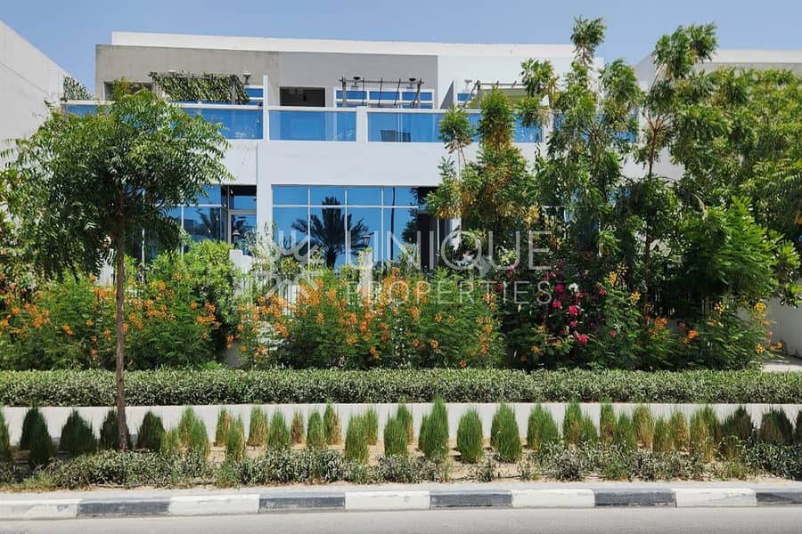 Between School and Pavilion | Furnished Between School and Pavilion | Furnished