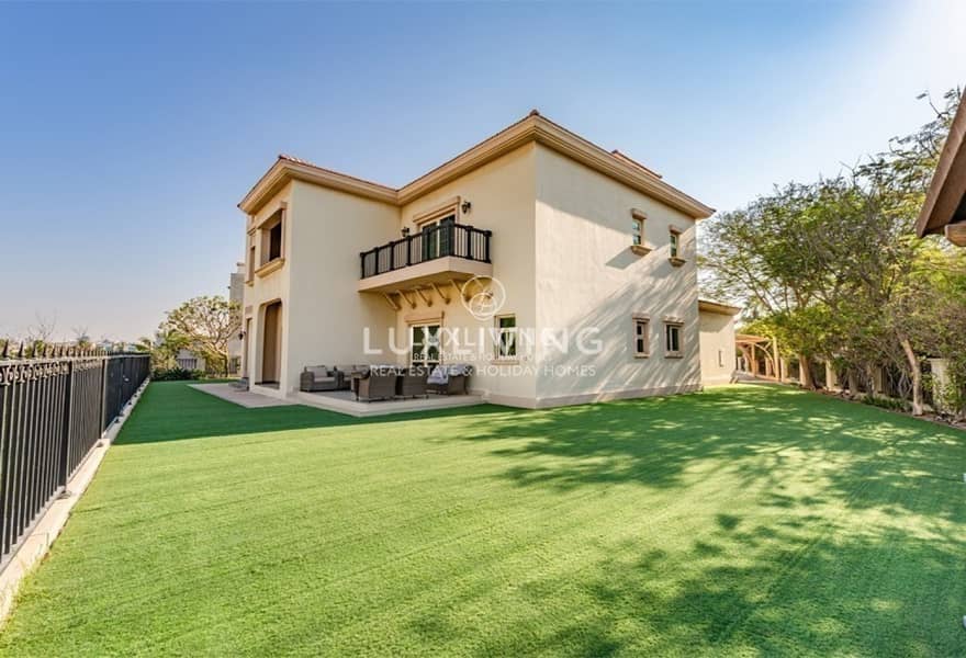 Entertainment Foyer | Facing Park | Stand Alone