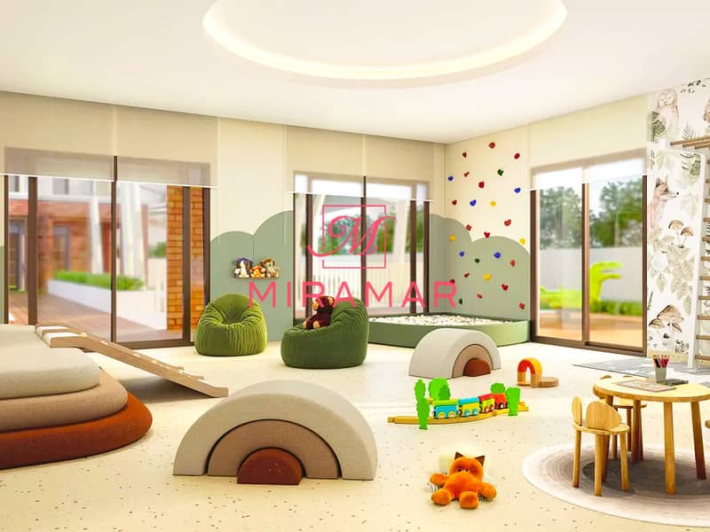 6 Granada-bloom-living (1). jpg