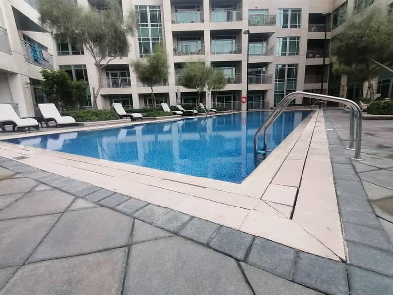 16 Pool  L453. jpg