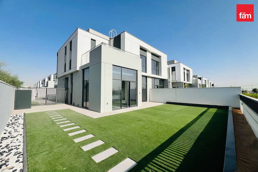Corner Unit | Massive Plot | Landscaped Corner Unit | Massive Plot | Landscaped