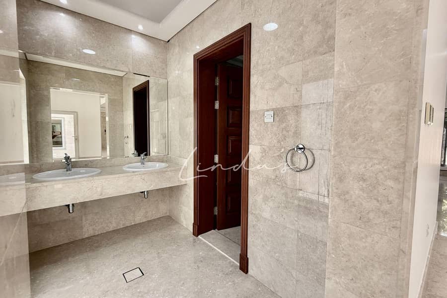 位于阿尔巴沙住宅区,巴尔沙3号街区 8 卧室的别墅 800000 AED - 11258614 位于阿尔巴沙住宅区,巴尔沙3号街区 8 卧室的别墅 800000 AED - 11258614