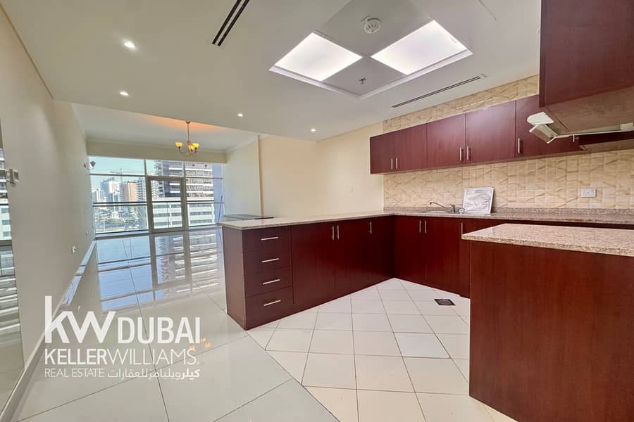 Bright and Spacious Studio with Balcony I Canal View