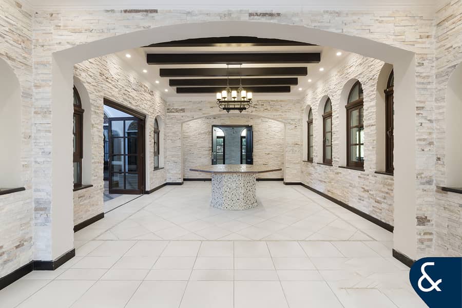 6 Beds |Pool+Sunroom |Multiple car park 6 Beds |Pool+Sunroom |Multiple car park