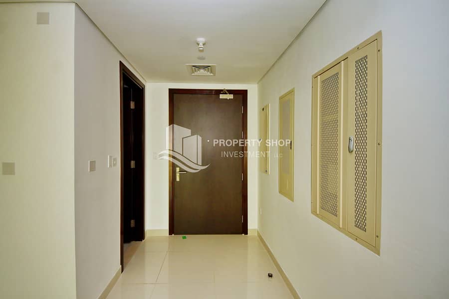 4 1-bedroom-apartment-al-reem-island-marina-square-marina-blue-foyer. JPG