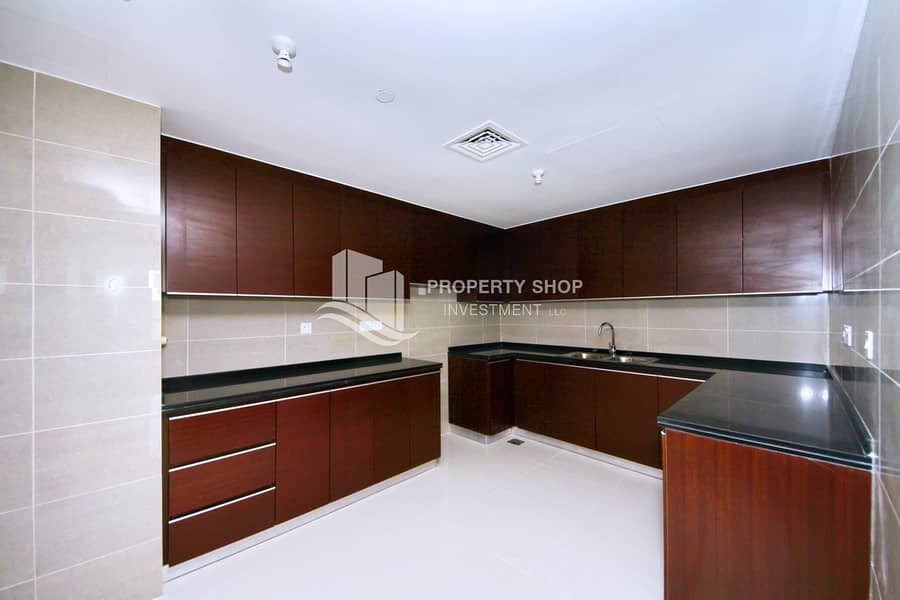 5 1-bedroom-apartment-al-reem-island-marina-square-marina-blue-kitchen. JPG